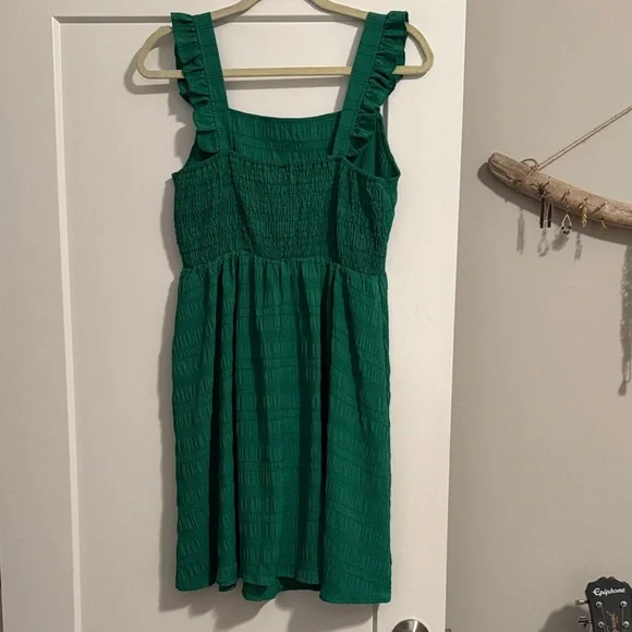 Green Dress - Picture 3 of 5